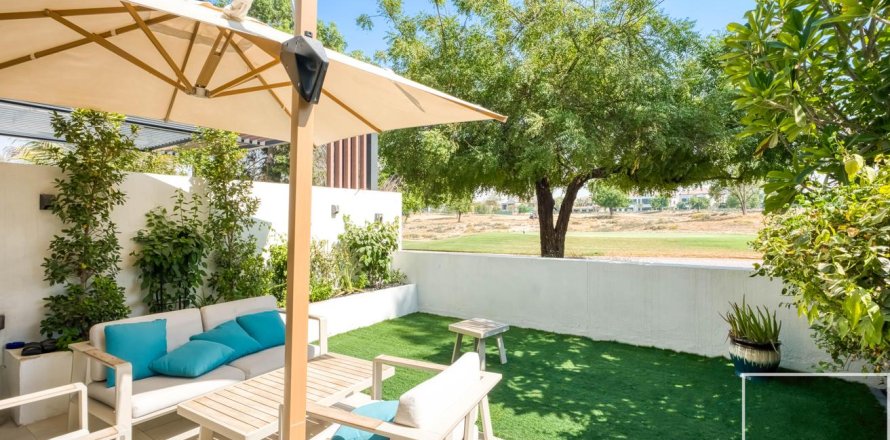 Willa w Jumeirah Golf Estates, Dubai, ZEA 4 sypialnie, 177.54 mkw. nr 747537