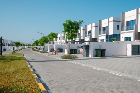 Hartanah komersil di Sharm, Fujairah, UAE 4 bilik tidur, 250 meter persegi № 594933 - foto 13