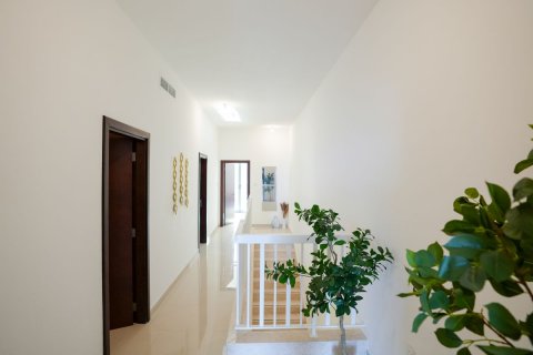 Hartanah komersil di Sharm, Fujairah, UAE 4 bilik tidur, 250 meter persegi № 594933 - foto 8