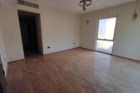 Commercial property in Al Raha Gardens, Abu Dhabi, UAE 5 bedrooms, 399 sq.m. № 594924 - photo 15