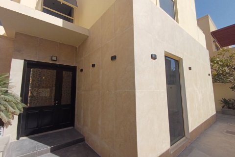 Commercial property in Al Raha Gardens, Abu Dhabi, UAE 5 bedrooms, 399 sq.m. № 594924 - photo 7