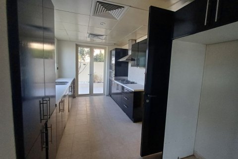 Commercial property in Al Raha Gardens, Abu Dhabi, UAE 5 bedrooms, 399 sq.m. № 594924 - photo 16