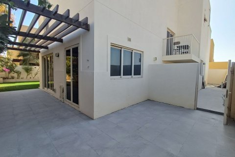 Commercial property in Al Raha Gardens, Abu Dhabi, UAE 5 bedrooms, 399 sq.m. № 594924 - photo 27
