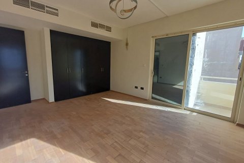 Commercial property in Al Raha Gardens, Abu Dhabi, UAE 5 bedrooms, 399 sq.m. № 594924 - photo 11