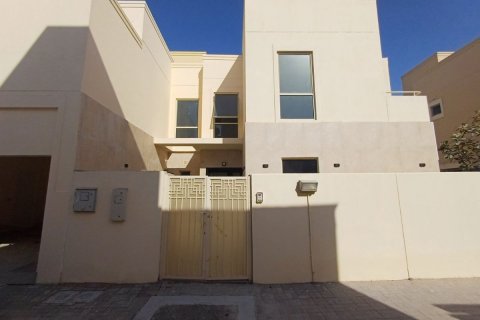 Commercial property in Al Raha Gardens, Abu Dhabi, UAE 5 bedrooms, 399 sq.m. № 594924 - photo 29
