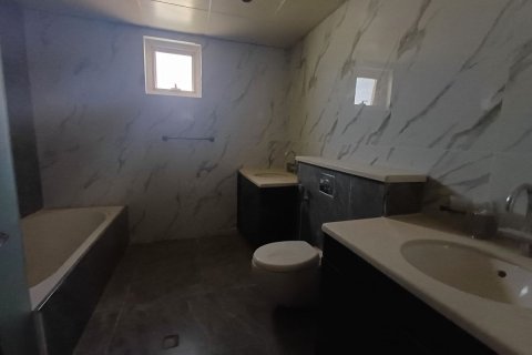 Commercial property in Al Raha Gardens, Abu Dhabi, UAE 5 bedrooms, 399 sq.m. № 594924 - photo 23