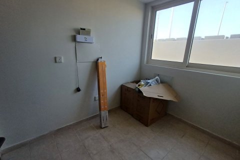 Commercial property in Al Raha Gardens, Abu Dhabi, UAE 5 bedrooms, 399 sq.m. № 594924 - photo 20