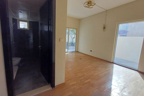 Commercial property in Al Raha Gardens, Abu Dhabi, UAE 5 bedrooms, 399 sq.m. № 594924 - photo 13