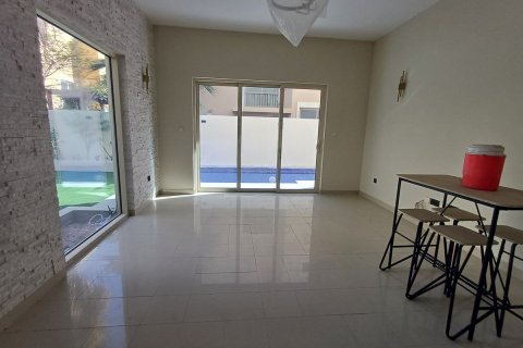Commercial property in Al Raha Gardens, Abu Dhabi, UAE 5 bedrooms, 399 sq.m. № 594924 - photo 8