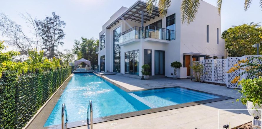 Vila v Jumeirah Islands, Dubai, SAE 6 ložnice, 923 m² Č.: 680728