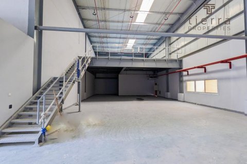 Warehouse in Al Barsha, Dubai, UAE 1579.3 sq.m. № 569325 - photo 1