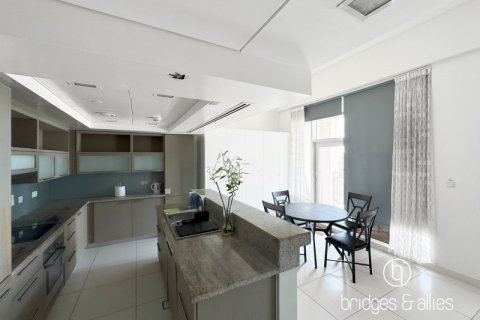 Apartemen di Downtown Dubai (Downtown Burj Dubai), UEA 1 kamar tidur, 75.9 m2 nomor 624671 - foto 4