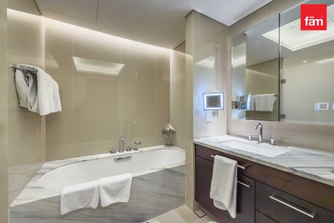 Appartement te huur in Downtown Dubai (Downtown Burj Dubai), Dubai, VAE 3 slaapkamers, 225.5 vr.m., nr 689523 - foto 14
