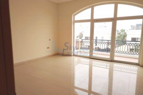 Villa in Jumeirah, Dubai, UAE 5 bedrooms, 464.5 sq.m. № 574515 - photo 5
