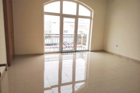 Villa in Jumeirah, Dubai, UAE 5 bedrooms, 464.5 sq.m. № 574515 - photo 7