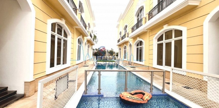 Villa in Jumeirah, Dubai, UAE 5 bedrooms, 464.5 sq.m. № 574515