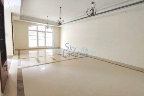 Villa in Jumeirah, Dubai, UAE 5 bedrooms, 464.5 sq.m. № 574515 - photo 4