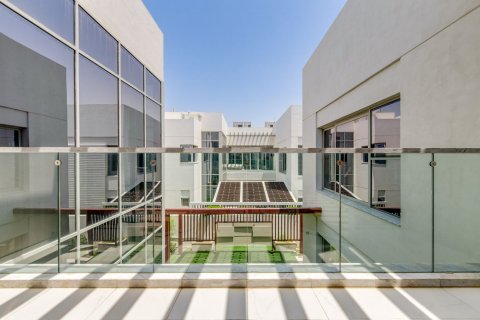 Villa in Dubai, UAE 5 bedrooms, 826.83 sq.m. № 595288 - photo 12