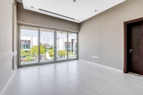 Villa in Dubai, UAE 5 bedrooms, 826.83 sq.m. № 595288 - photo 1