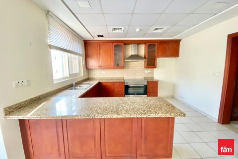 Vilë në Dubai, Emiratet e Bashkuara Arabe 4 dhoma gjumi, 1237.3 m2. № 702593 - Foto 2