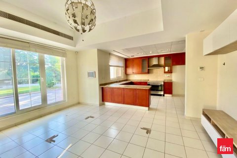 Vilë në Dubai, Emiratet e Bashkuara Arabe 4 dhoma gjumi, 1237.3 m2. № 702593 - Foto 5