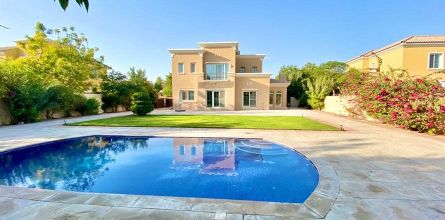Vilë në Dubai, Emiratet e Bashkuara Arabe 4 dhoma gjumi, 1237.3 m2. № 702593