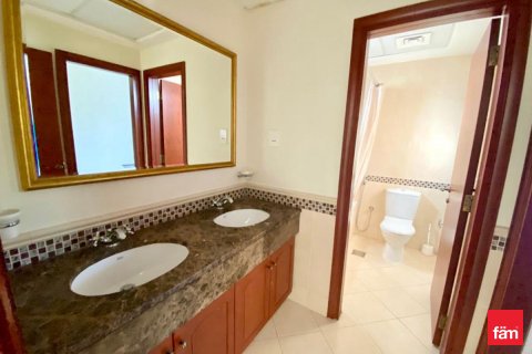 Vilë në Dubai, Emiratet e Bashkuara Arabe 4 dhoma gjumi, 1237.3 m2. № 702593 - Foto 16