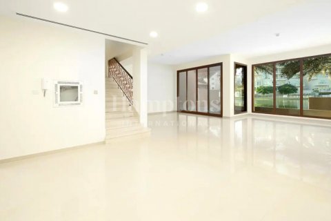 Townhouse in Jumeirah Islands, Dubai, UAE 4 bedrooms, 312.15408000 sq.m. № 583826 - photo 2