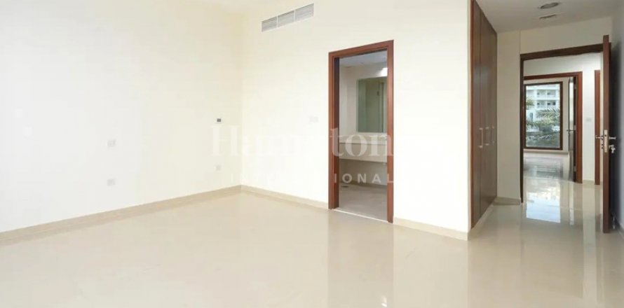 Townhouse in Jumeirah Islands, Dubai, UAE 4 bedrooms, 312.154 sq.m. № 583826