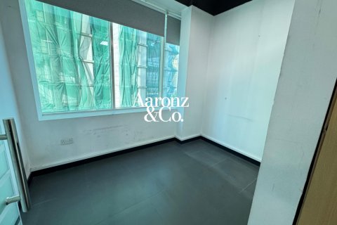 Business Bay, Dubai, UAE의 임대용 사무실 112제곱미터 번호 704183 - 사진 8