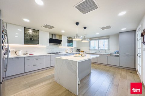 Üürile anda villa asukohaga Dubai, AÜE: 4 magamistoaga, 560.4 m² Nr 710683 - pilt 10