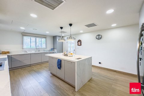 Üürile anda villa asukohaga Dubai, AÜE: 4 magamistoaga, 560.4 m² Nr 710683 - pilt 11