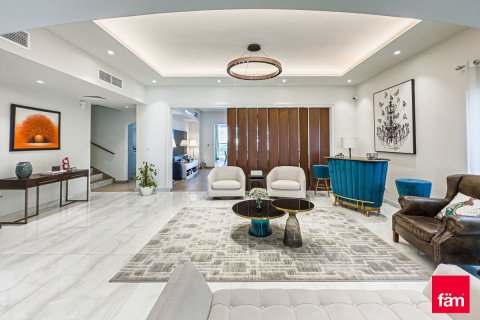 Üürile anda villa asukohaga Dubai, AÜE: 4 magamistoaga, 560.4 m² Nr 710683 - pilt 6