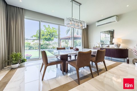 Üürile anda villa asukohaga Dubai, AÜE: 4 magamistoaga, 560.4 m² Nr 710683 - pilt 9