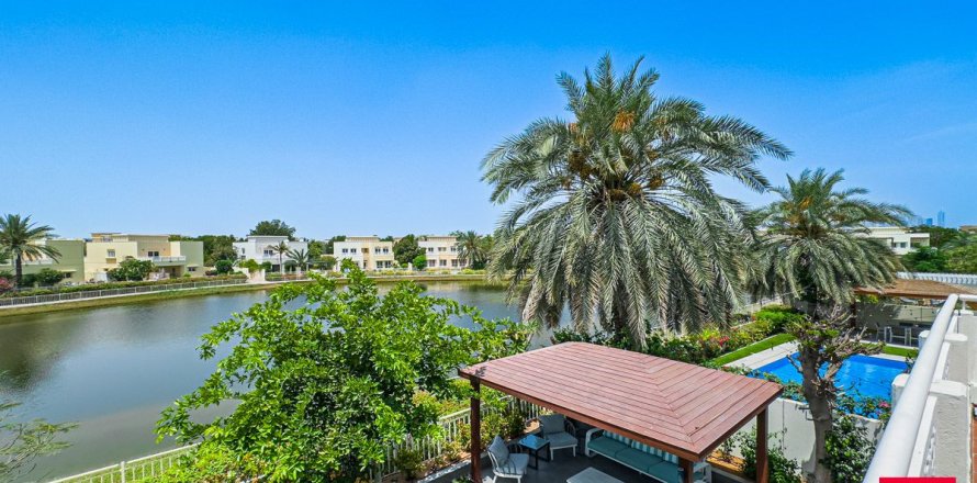 Villa asukohaga Dubai, AÜE: 4 magamistoaga, 560.4 m² Nr 710683