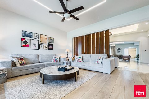 Üürile anda villa asukohaga Dubai, AÜE: 4 magamistoaga, 560.4 m² Nr 710683 - pilt 8