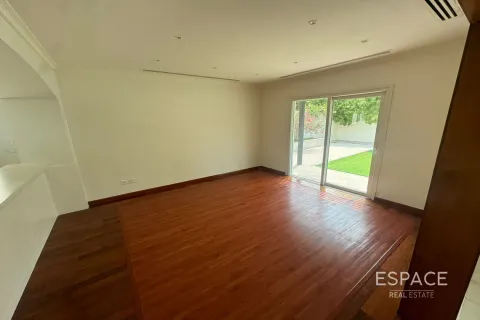 וילה להשכרה ב Meadows, Dubai, איחוד האמירויות  5 חדרי שינה, 369 מ"ר, מספר 650080 - תמונה 6