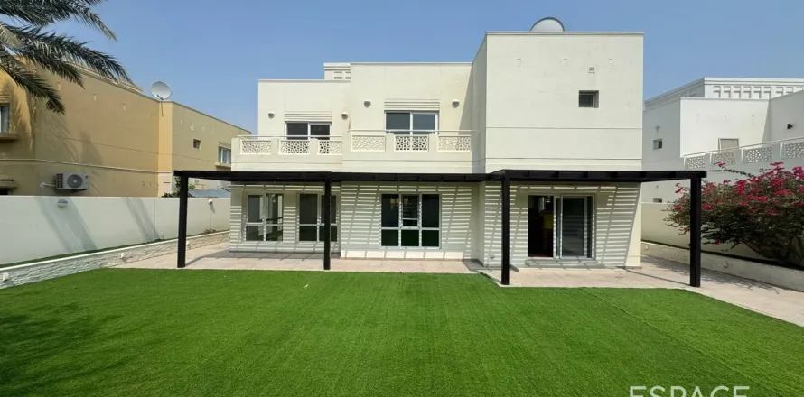 וילה ב Meadows, Dubai, איחוד האמירויות 5 חדרי שינה, 369 מ"ר מספר 650080