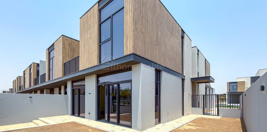 Radový dom v Mudon, Dubai, SAE 4 spálne, 229 m2 č. 682478