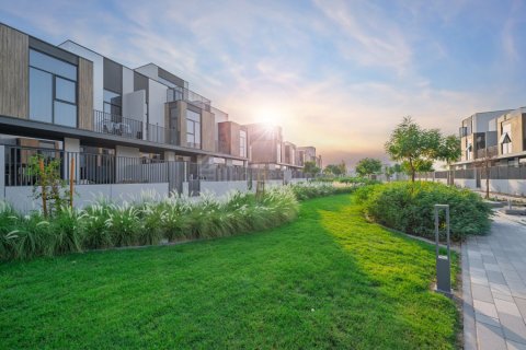 Radový dom v Mudon, Dubai, SAE 4 spálne, 229 m2 č. 682478 - Fotografia 3