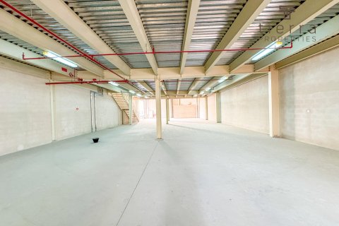 Warehouse in Dubai, UAE 715.3 sq.m. № 569343 - photo 3