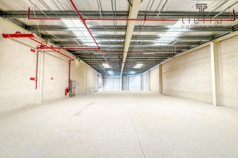 Warehouse in Dubai, UAE 715.3 sq.m. № 569343 - photo 1