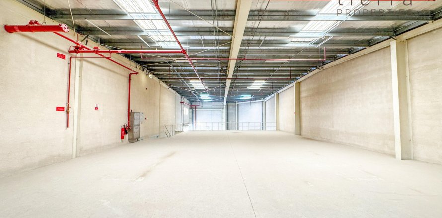 Warehouse in Dubai, UAE 715.3 sq.m. № 569343
