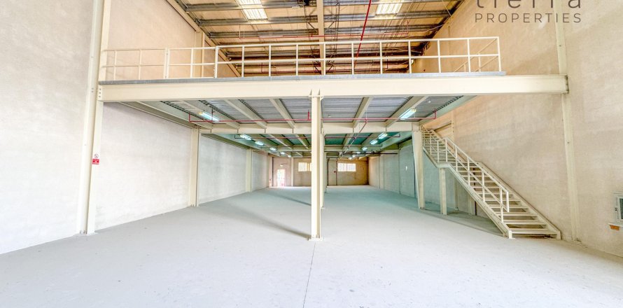 Magazinë në Dubai, Emiratet e Bashkuara Arabe 777.1 m2. № 569342