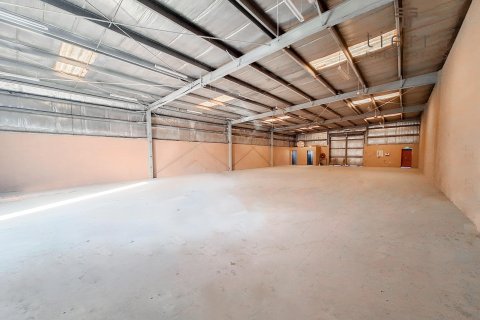 Warehouse in Al Qusais, Dubai, UAE 371.6 sq.m. № 569344 - photo 3