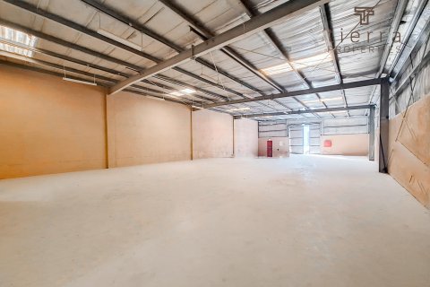 Warehouse in Al Qusais, Dubai, UAE 371.6 sq.m. № 569344 - photo 4