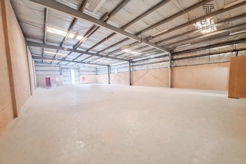 Warehouse in Al Qusais, Dubai, UAE 371.6 sq.m. № 569344 - photo 2