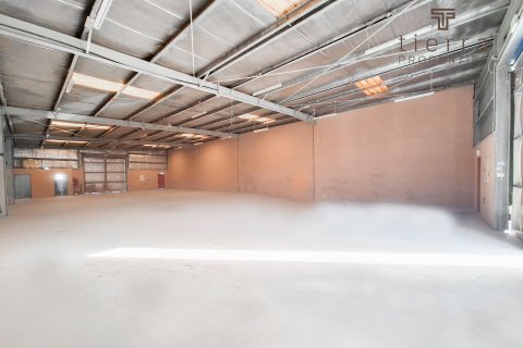 Warehouse in Al Qusais, Dubai, UAE 371.6 sq.m. № 569344 - photo 5