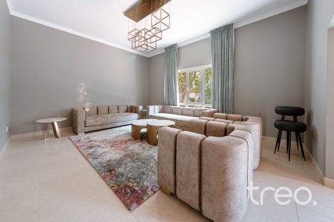 Villa til salg i Meadows, Dubai, UAE 4 soveværelser, 321.91 kvm № 741028 - foto 2
