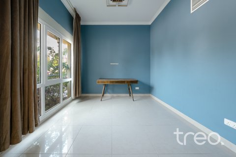 Villa til salg i Meadows, Dubai, UAE 4 soveværelser, 321.91 kvm № 741028 - foto 5